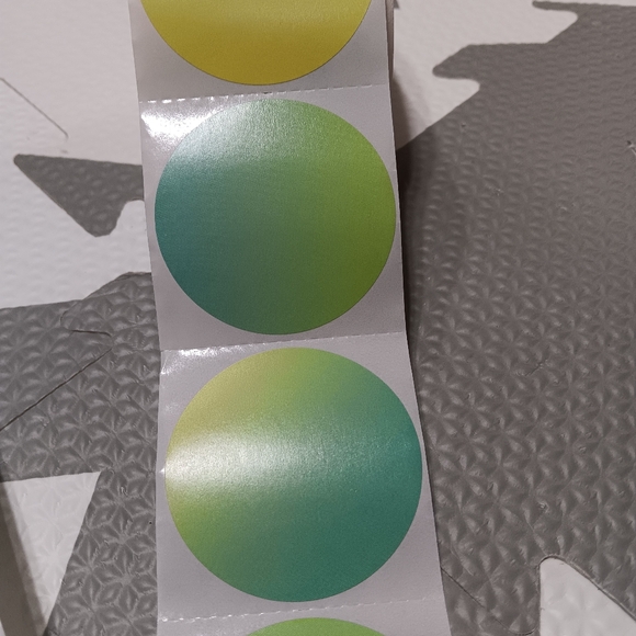 QR stickers 100 customized to your closet! - Picture 2 of 3